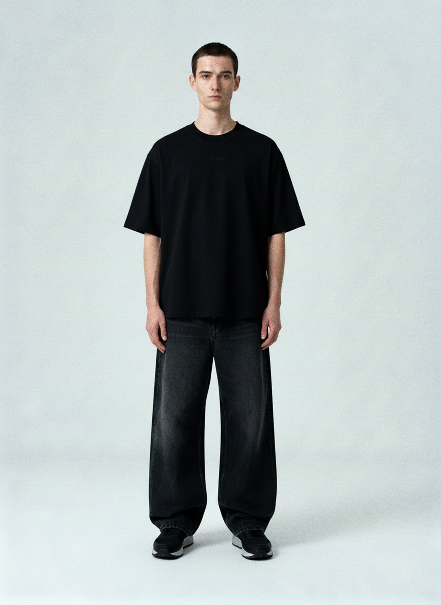 EOTH ESSENTIAL TEE - BLACK