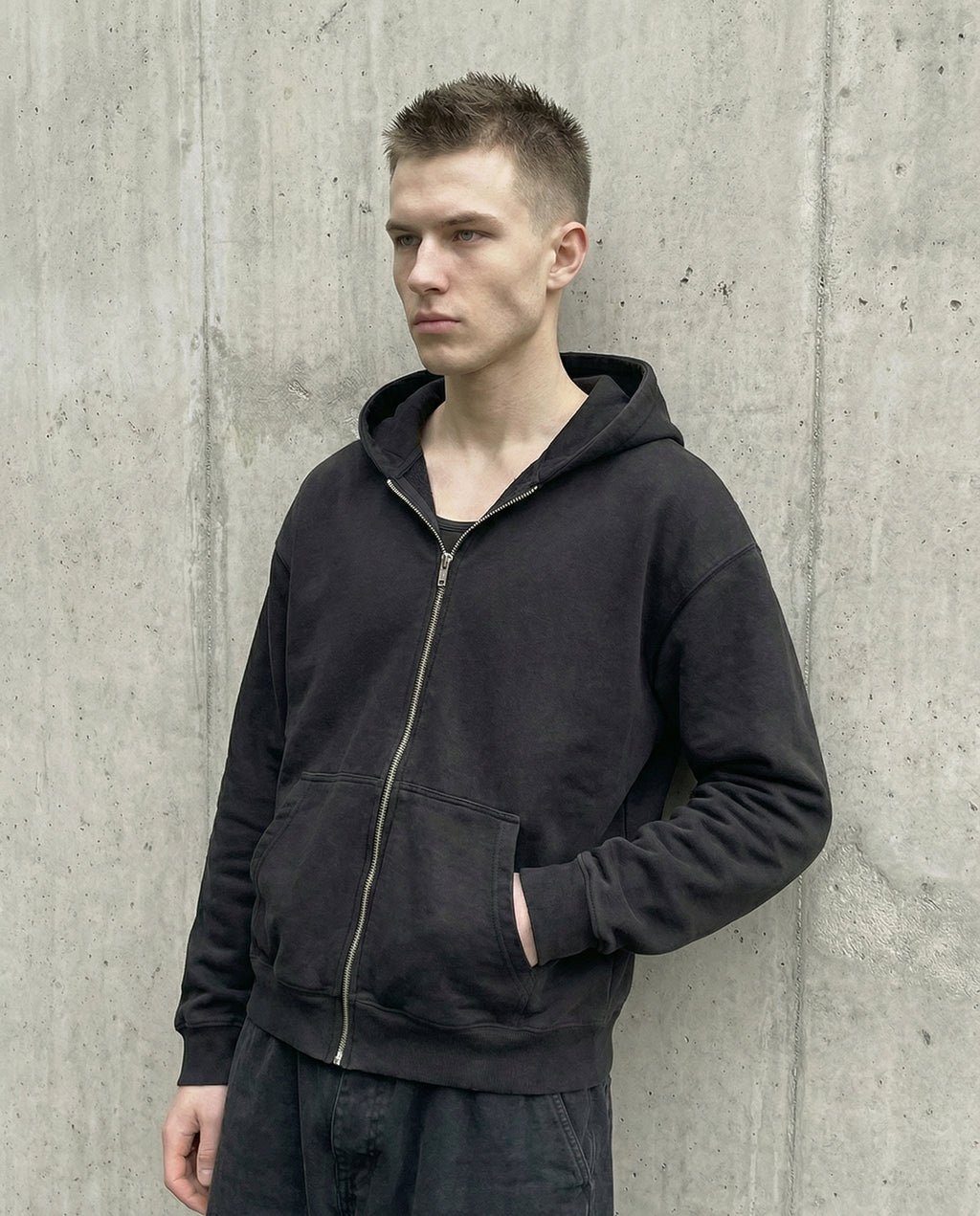 EOTH ESSENTIAL ZIP-UP - BLACK