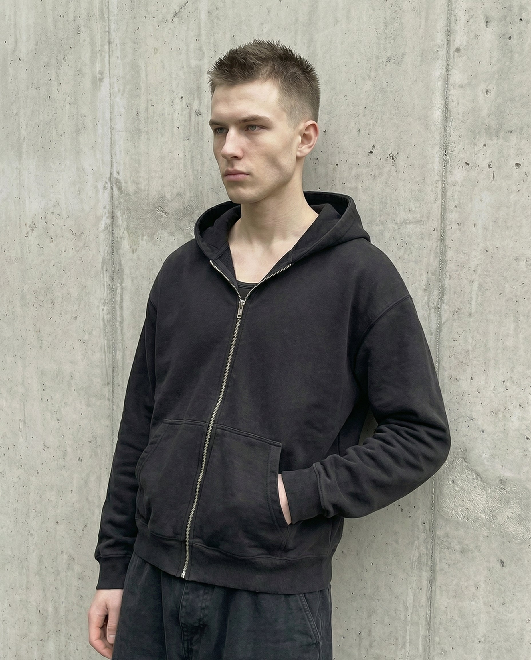 EOTH ESSENTIAL ZIP-UP - BLACK