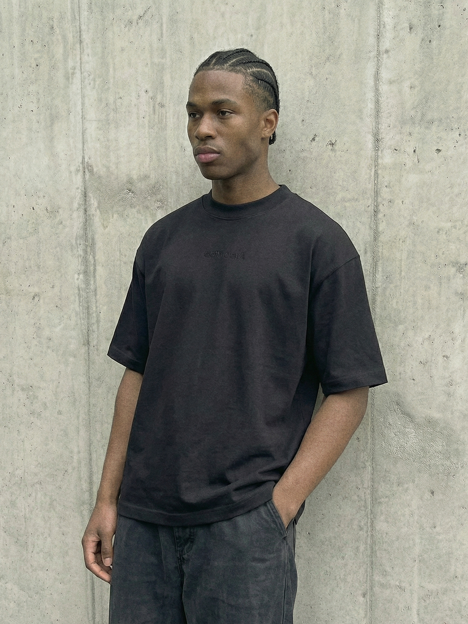 EOTH ESSENTIAL TEE - BLACK